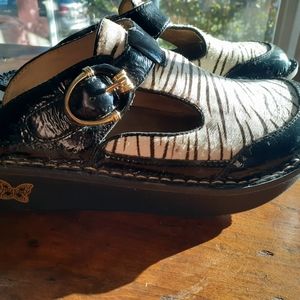 Alegria 37 women's zebra shoe